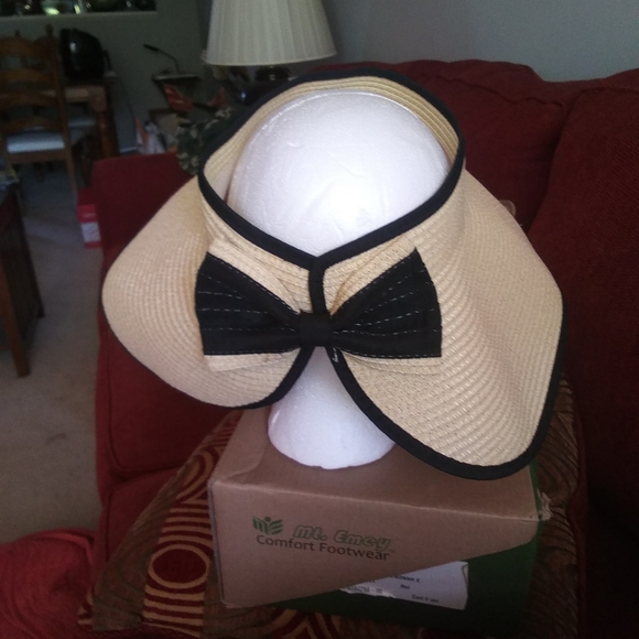 Cappelli wool designer  hat w satin/ flower+ free - Picture 11 of 12